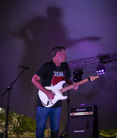 Bobby Friss Guitarist