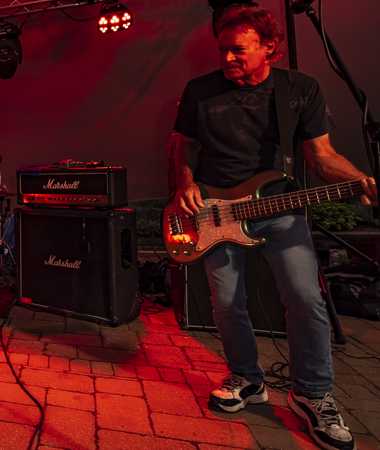 Bobby Friss Bassist
