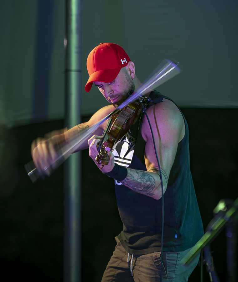 Trippin Billies Violinist